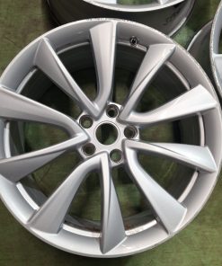 Original Tesla 8.5x19 5X114.3  ET40