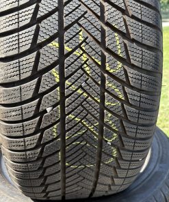 Bridgestone BLIZZAK LM001 255/50R19 110H Zimska DOT 2524