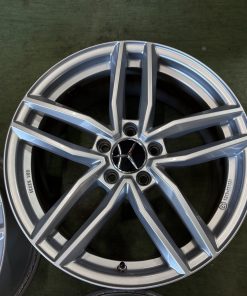 Dezent Mercedes E300 9x18 5X112  ET52.5