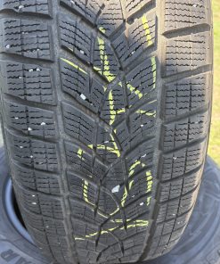 Goodyear UltraGrip Performance+ SUV 235/60R18 107H Zimska DOT 3522